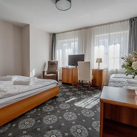 City Hotel 3* פישטני