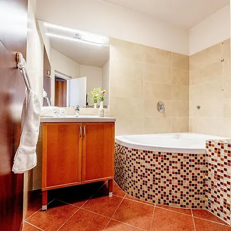 City Hotel Piest'any