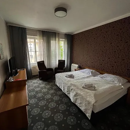 City Hotel מלון 3*