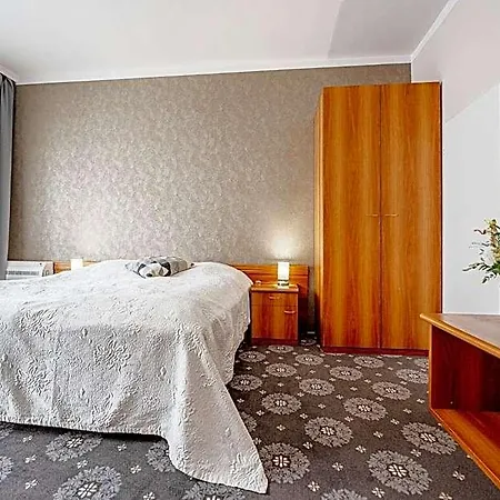 City Hotel מלון