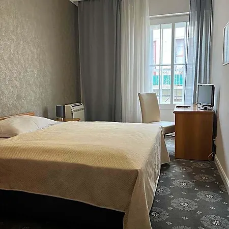 City Hotel Пьештяни