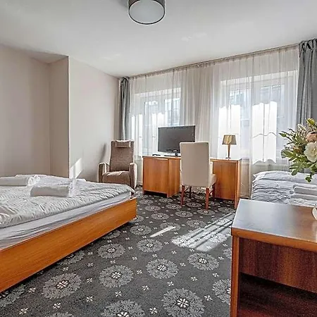City Hotel מלון 3*