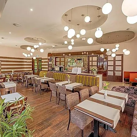 City Hotel Отель 3*