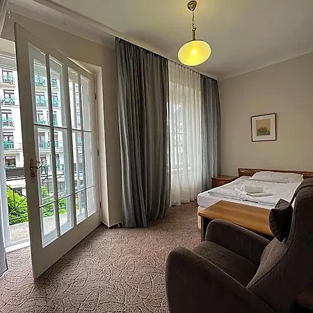 Отель City Hotel Пьештяни