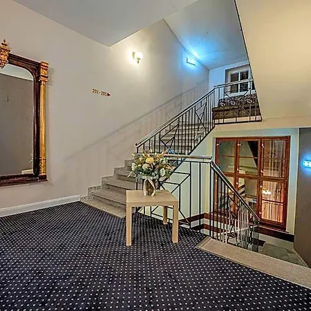 City Hotel