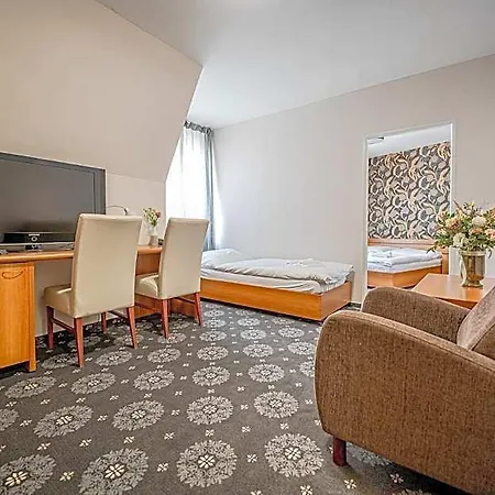 City Hotel מלון 3*