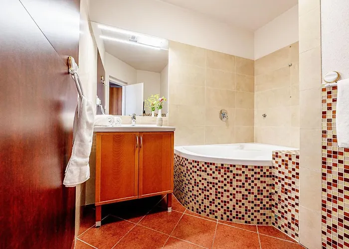 City Hotel Piest'any