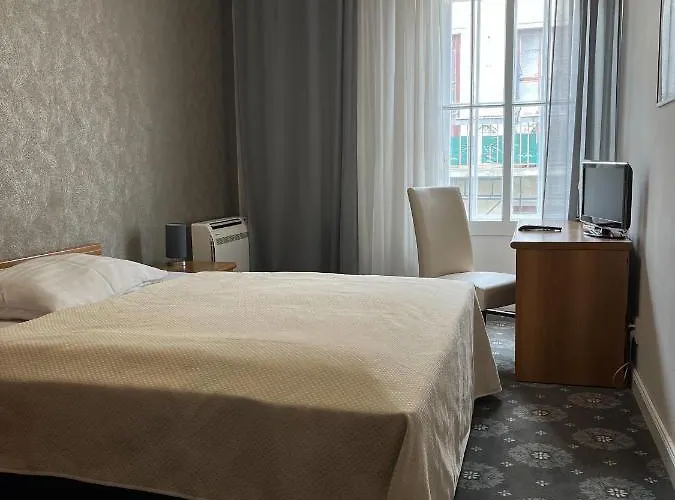 Hotel City Hotel Piest'any