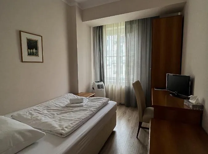 Hotel City Hotel 3*