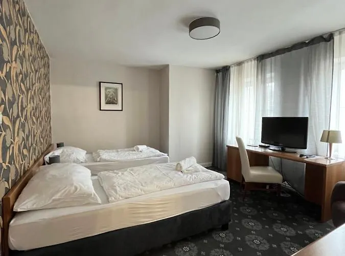 City Hotel 3* Piest'any